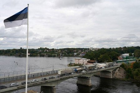 Estoniya əhalisi Rusiyaya axın edir: Sərhəddə böyük növbə yaranıb - Nə baş verir?