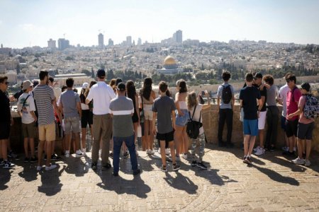 İsraildə ilişib qalan 40 min turistin taleyi necə olacaq?