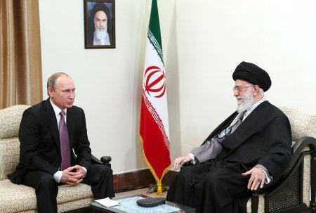 Rusiya İrana ancaq mənəvi dəstək verəcək: Putin Xameneiyə salam göndərdi