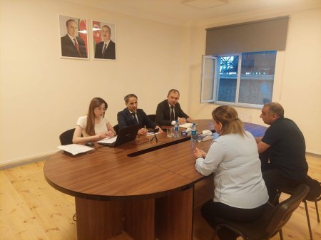 İdarə müdiri vətəndaşları qəbul edib