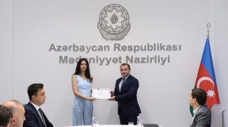 BDU-nun Mədəniyyət Hüququ üzrə magistrantlarına sertifikatlar təqdim olunub 