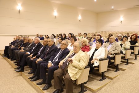 Səhiyyə naziri institutun yeni rektorunu kollektivə təqdim edib