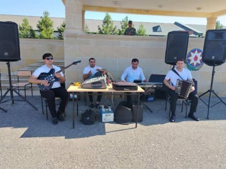 26 İyun - Silahlı Qüvvələr Günü münasibətilə N saylı hərbi hissədə konsert proqramı ilə çıxış edib