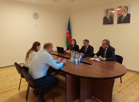 İdarə müdiri vətəndaşları qəbul edib