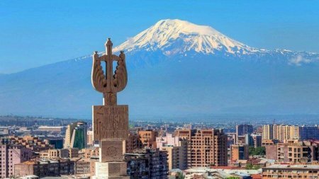 Azərbaycan bayrağı Ermənistanda TREND OLDU