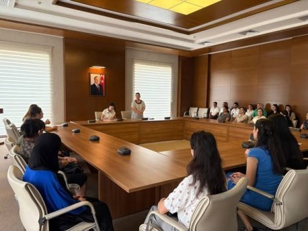 Ağdaşda “Dövlət idarəçiliyində Azərbaycan ədəbi dilinin düzgün tətbiq olunması” mövzusunda tədbir keçirilib