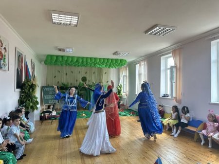 Qax rayonunun bir sıra təhsil müəssisələrində ədəbi-bədii tədbirlər təşkil olunub