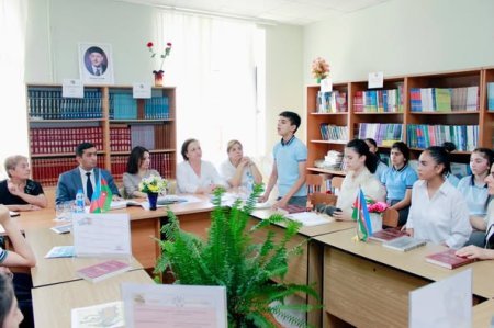 İdarə müdiri Şəkidə məktəblilərin iştirakı ilə təşkil olunan ədəbi-bədii tədbirlərdə iştirak edib