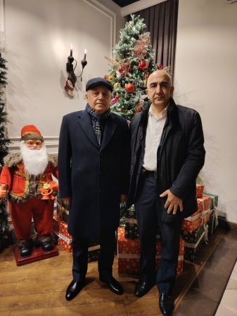 KOLLEKTİVİN ÇOX İSTƏDİYİ JURNALİST