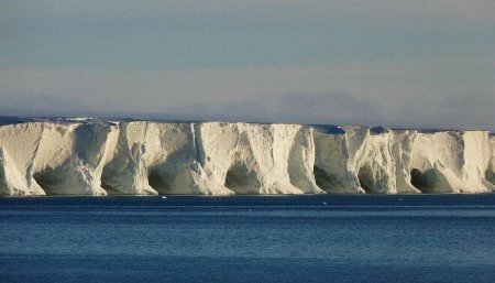 40 ildir izlənirdi: Dünyanın ən böyük aysberqi bir neçə günə parça-parça olacaq