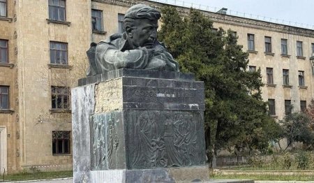 Cəfər Cabbarlının büstü ilə bağlı rəsmi açıqlama