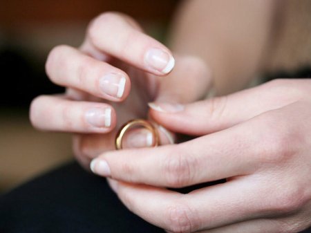 Nikah sənədlərində "ər" və "arvad" ifadələri dəyişdirilir - "Həyat yoldaşı №1" və "Həyat yoldaşı №2"