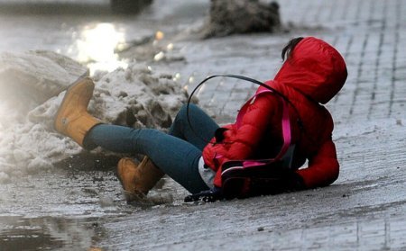 Qarlı havada 15 nəfər xəsarət aldı