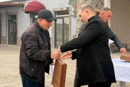 Məmmədbəyli kəndinə qayıdan ailələrə evlərinin açarları təqdim edilib - YENİLƏNİB
