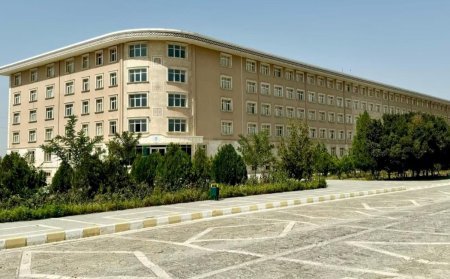 Bu universitet üçün yeni yataqxana TİKİLİR