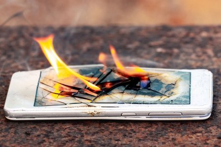 Çinin istehsal etdiyi smartfonlardakı gizli təhlükə - Məşhur bloqçu üzə çıxardı