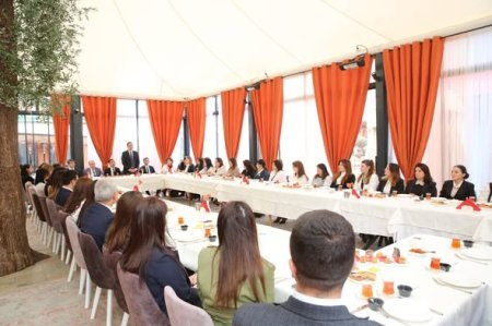 8 Mart – Beynəlxalq Qadınlar Günü münasibətilə bir qrup müəllimlə görüş təşkil olunub