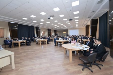 Nazir yeni təyin olunmuş məktəb direktorları ilə görüşüb