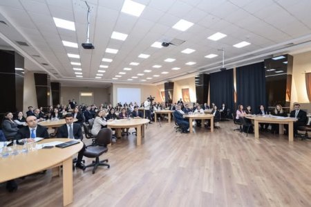 Nazir yeni təyin olunmuş məktəb direktorları ilə görüşüb