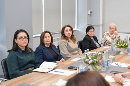 Elm və təhsil naziri təqaüddə olan qabaqcıl qadın təhsil işçiləri ilə görüş keçirib