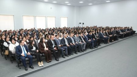 Təhsilin keyfiyyətinin yüksəldilməsi istiqamətində ümumi təhsil müəssisələrinin direktorlarının iştirakı ilə görüş keçirilib