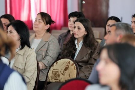 Göyçay şəhəri Rəsul Rza adına 1 nömrəli tam orta ümumtəhsil məktəbində bir qrup müəllimlə görüş keçiriblər