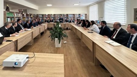 Məktəb direktorları ilə görüş keçirilib