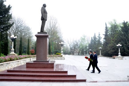 Nazir müavini Şamaxıda müəllim və valideynlərlə görüşdü - Fotolar