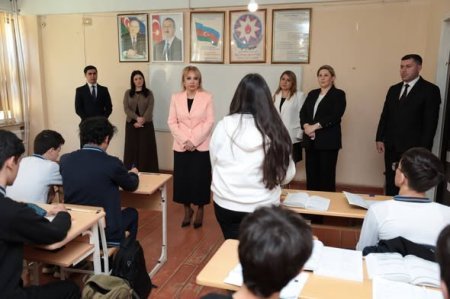 Təhsil İdarəsinin müdiri Sumqayıt şəhəri 37 nömrəli məktəbin buraxılış imtahanlarında yüksək nəticə göstərən şagirdləri ilə görüş keçirib