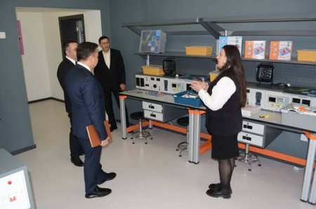 Təhsil Sisteminin İnformasiyalaşdırılması İdarəsinin rəhbəri Vüsal Xanlarov Şuşa şəhər 1 nömrəli tam orta ümumtəhsil məktəbində olub