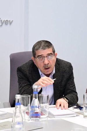 Bu gün mədəniyyət naziri Adil Kərimlinin iştirakı ilə keçirilən müzakirədə sənət tənqidinin əsas problemləri və inkişaf istiqamətləri nəzərdən keçirilib