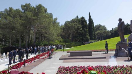 ATU rəhbərliyi Heydər Əliyevin anadan olmasının 103-cü ildönümü münasibəti ilə Ulu Öndərin məzarını ziyarət edib