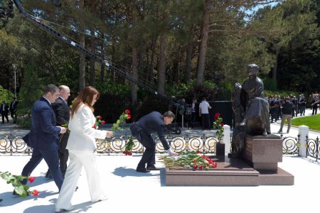 ATU rəhbərliyi Heydər Əliyevin anadan olmasının 103-cü ildönümü münasibəti ilə Ulu Öndərin məzarını ziyarət edib