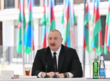 Makrona sərt mesaj: Fransa beynəlxalq məsuliyyətini siyasi maraqlarına qurban verir