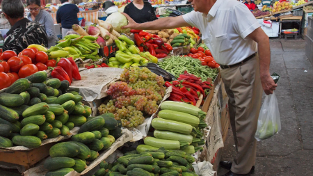 Moskva qadağa qoyur, İrəvan naçar qalıb: Meyvə-tərəvəz üçün  başqa bazar tapa bilər?