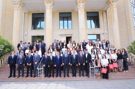 Təhsil Plus kartlarının ölkə üzrə ilk kütləvi təqdimatı Gəncə-Daşkəsən Regional Təhsil İdarəsində həyata keçirilib
