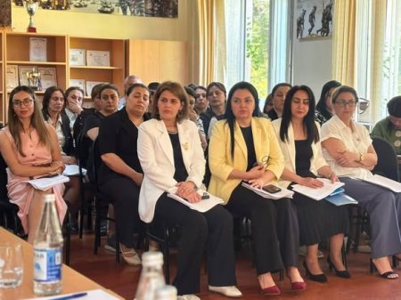 “Diferensial tədris” layihəsinə qoşulan məktəblərin pedaqoji kollektivləri ilə görüşlərə başlanılıb