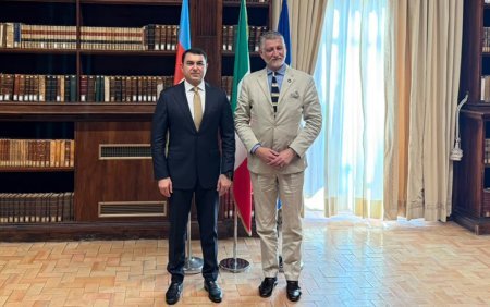 Adil Kərimli italiyalı həmkarı ilə görüşdü