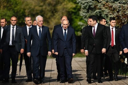 Ermənistanda prezident postu uğrunda mübarizə başladı: Kimlər iddialıdır?