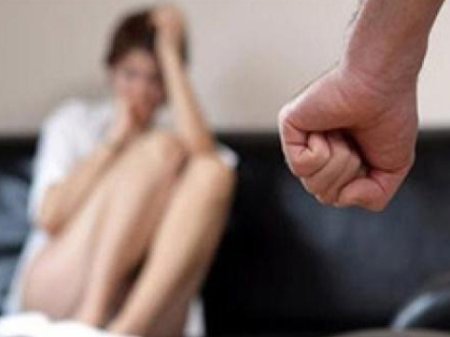 Bakıda kişi həyat yoldaşını döydü - 1500 manat cərimələndi