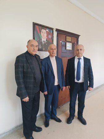 ƏSL MÜƏLLM və yaxud QƏLBLƏRƏ İŞIQ PAYLAYAN INSAN - FOTO