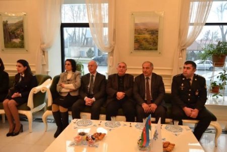 ƏSL MÜƏLLM və yaxud QƏLBLƏRƏ İŞIQ PAYLAYAN INSAN - FOTO