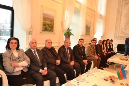 ƏSL MÜƏLLM və yaxud QƏLBLƏRƏ İŞIQ PAYLAYAN INSAN - FOTO