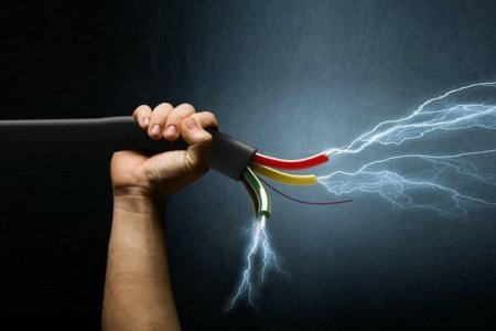 Şəmkirdə FACİƏ: 38 yaşlı qadın elektrik cərəyanının qurbanı oldu