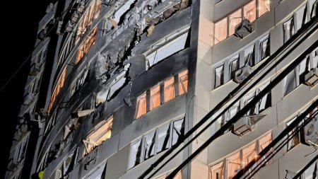 Odessada yaşayış binası vuruldu: 17 yaralı var