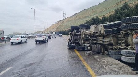 Kürdəmirdə 2 yük maşını toqquşdu: Ölən var