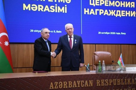 Kamran Əliyev Rusiyanın baş prokurorunu yubiley medalı ilə təltif etdi